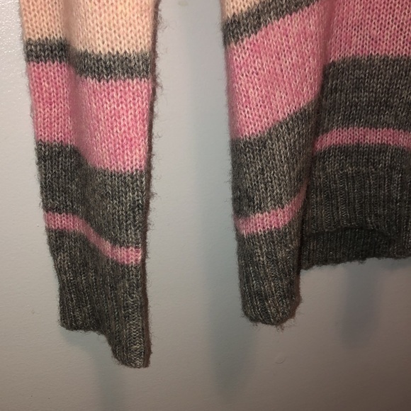 New York‎ & Company Wool Blend V-Neck Gray/Pink Sweater/ Size Small "NWT" - Picture 7 of 11